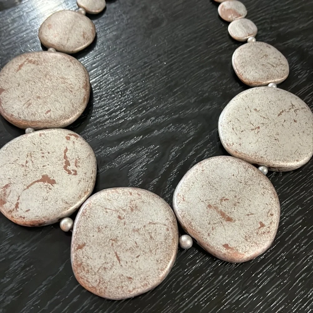 Large flat beaded necklace - Picture 2 of 4